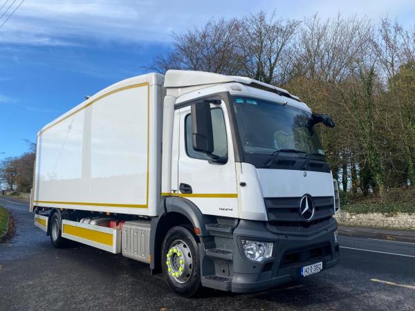 Mercedes 1824 Fridge